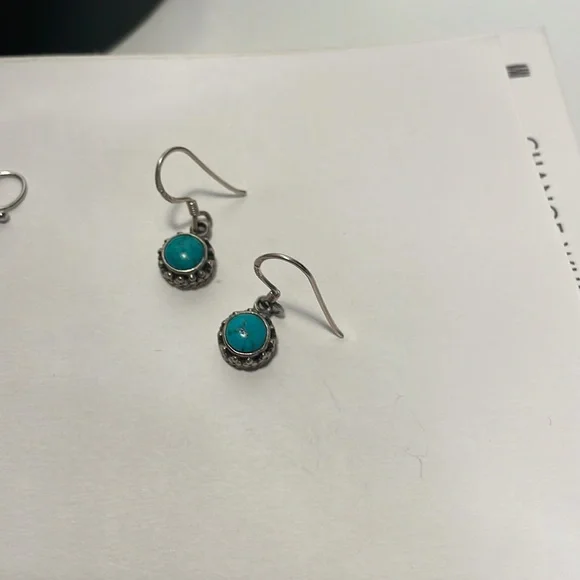 2 pairs of fun earrings - Picture 3 of 3